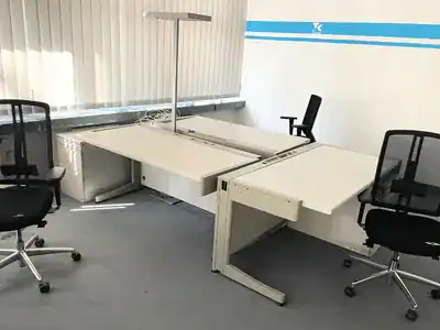 Schreibtisch und Bürostuhl entsorgen, aufgrund einer Büroauflösung